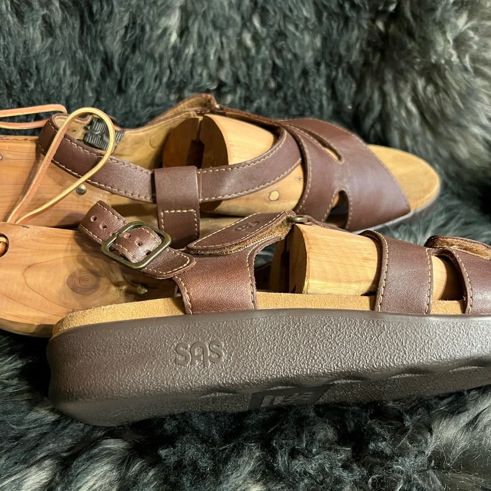SAS Brown Leather Sandals Women’s sz11 made in USA - Picture 2 of 11